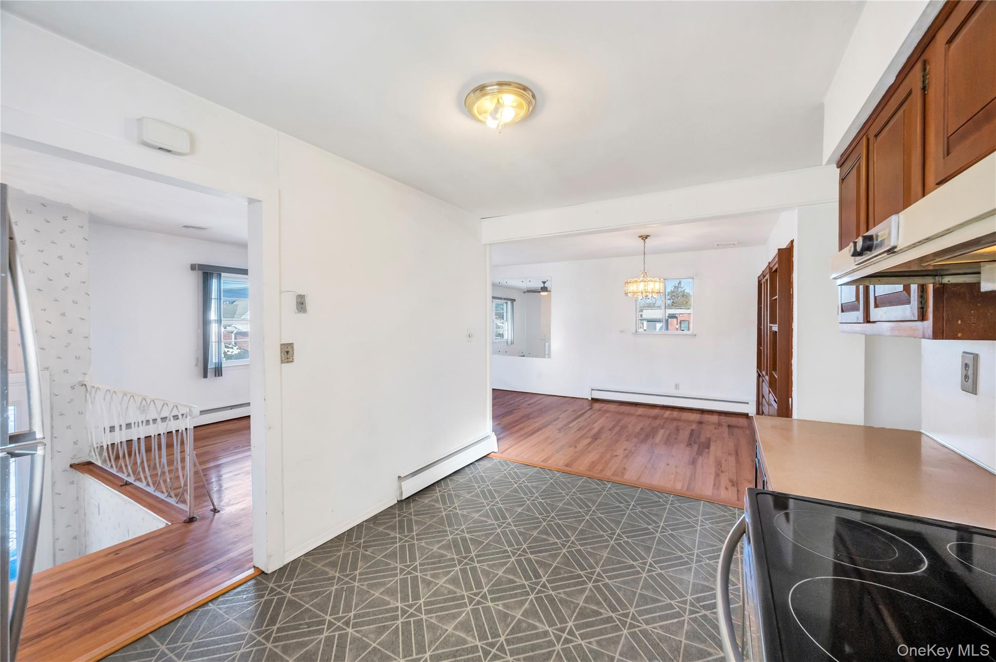 #15 photo, 960 Linden Avenue, Westbury , NY 11590