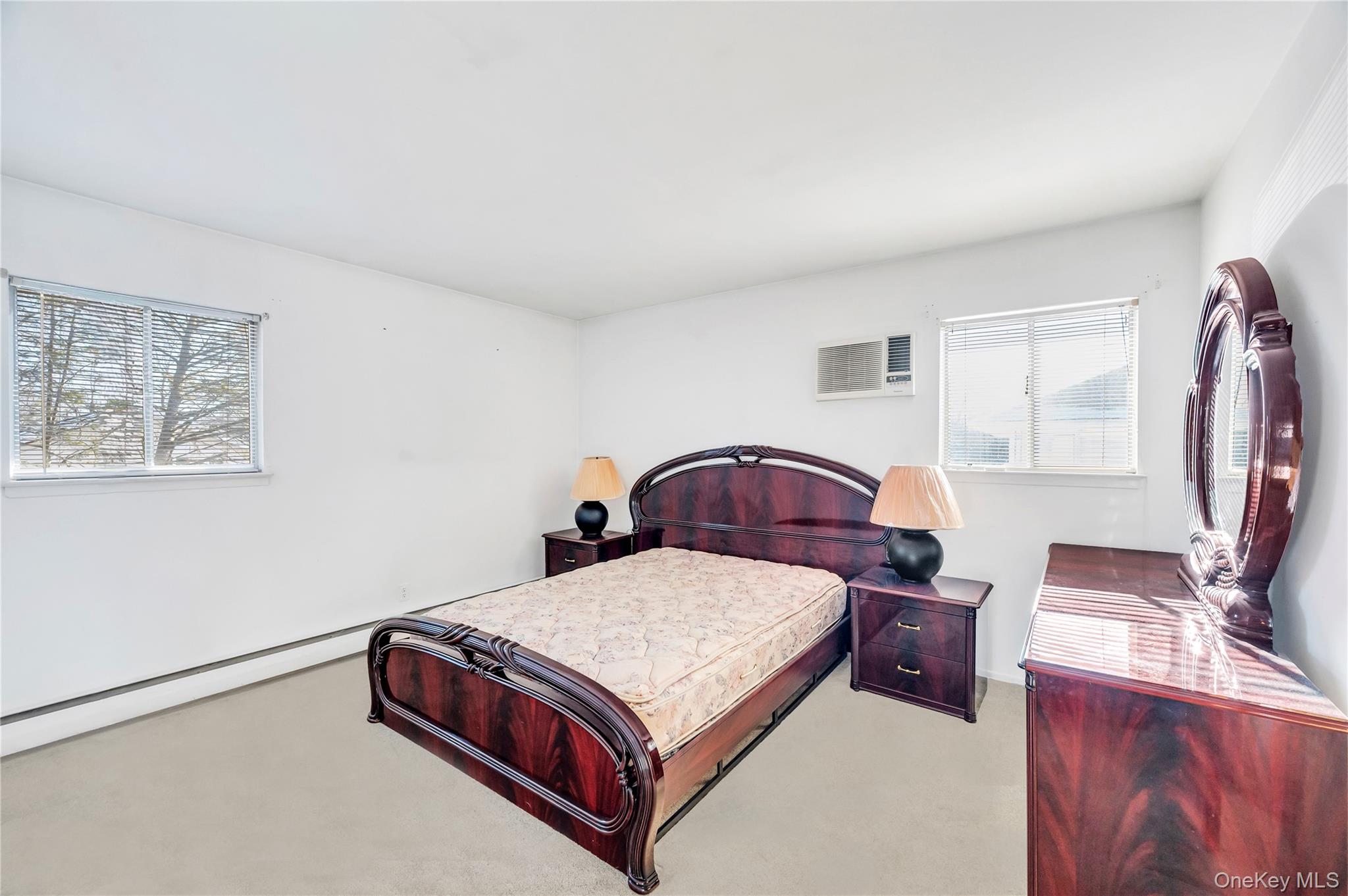 #16 photo, 960 Linden Avenue, Westbury , NY 11590