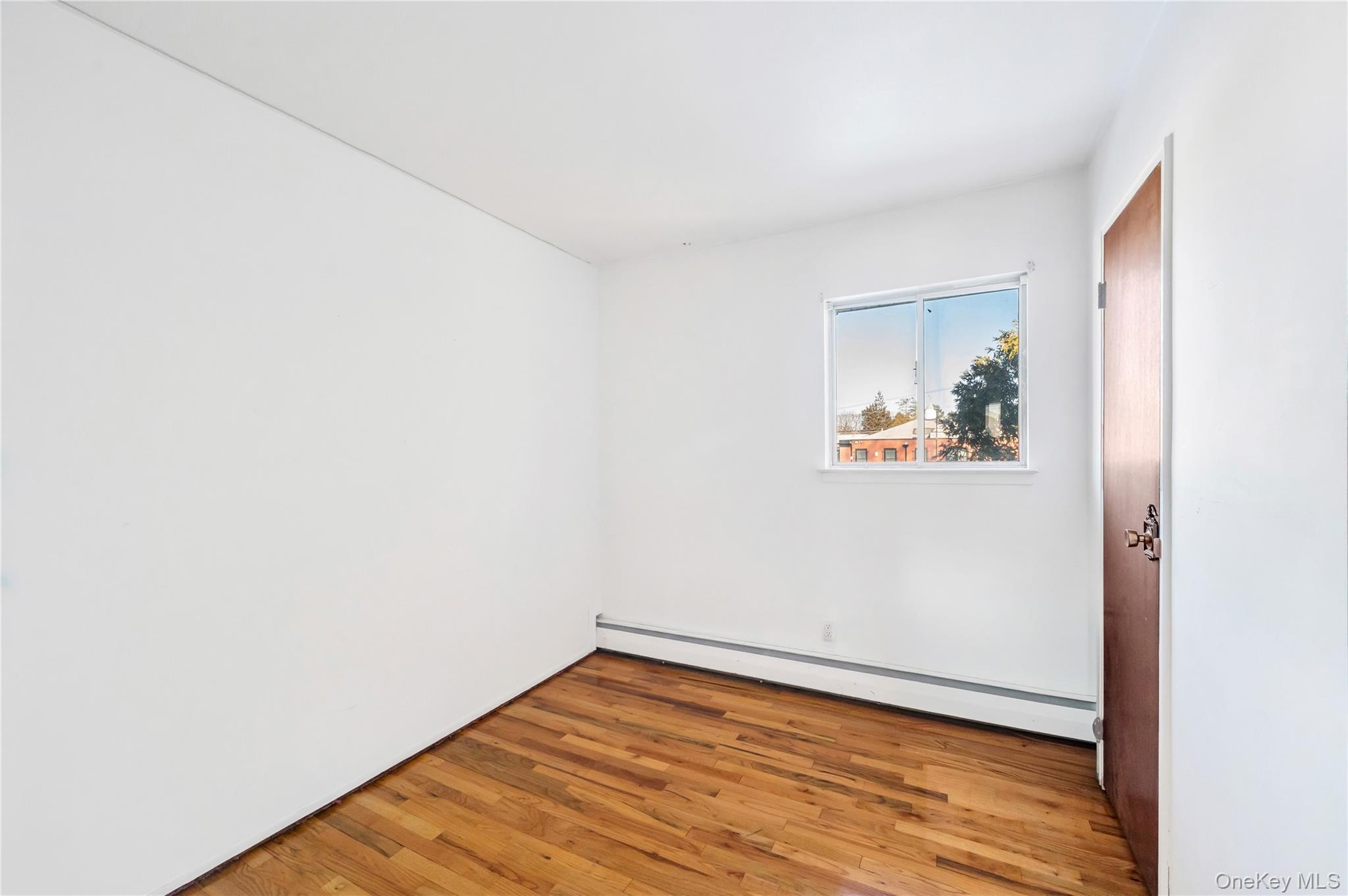 #18 photo, 960 Linden Avenue, Westbury , NY 11590