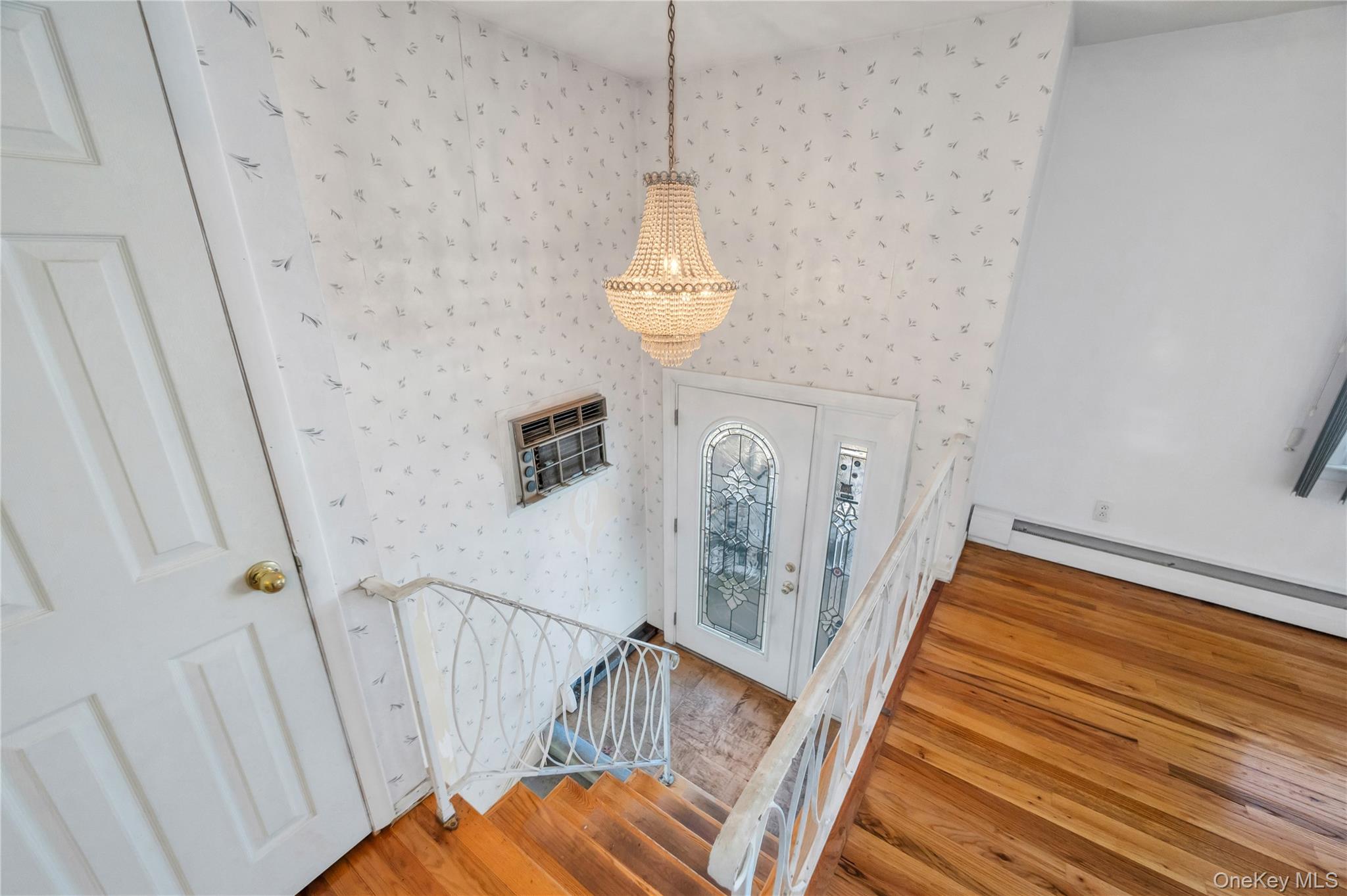 #5 photo, 960 Linden Avenue, Westbury , NY 11590