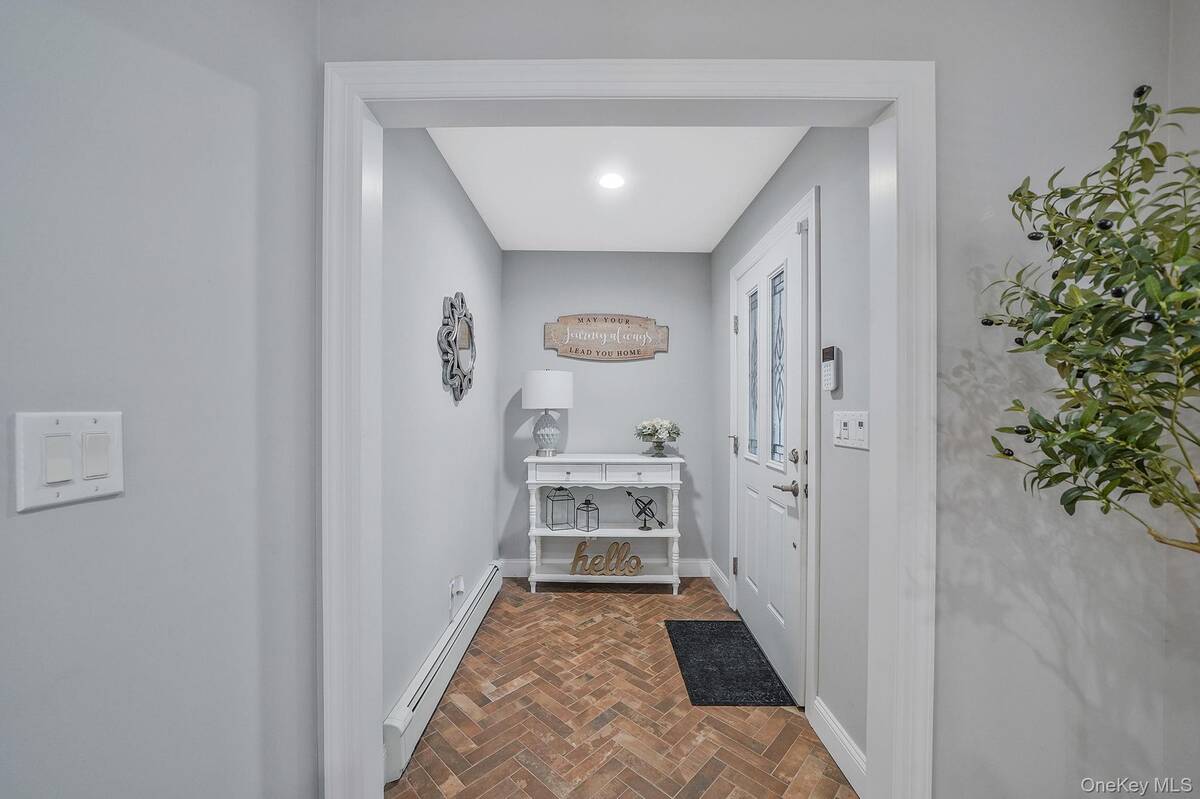 #10 photo, 19 Honeysuckle Lane, Саффолк ‖ Kings Park , NY 11754