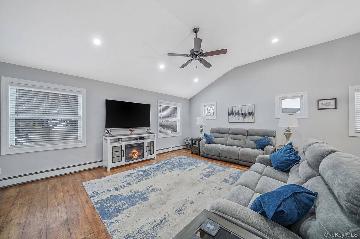 #12 photo, 19 Honeysuckle Lane, Саффолк ‖ Kings Park , NY 11754