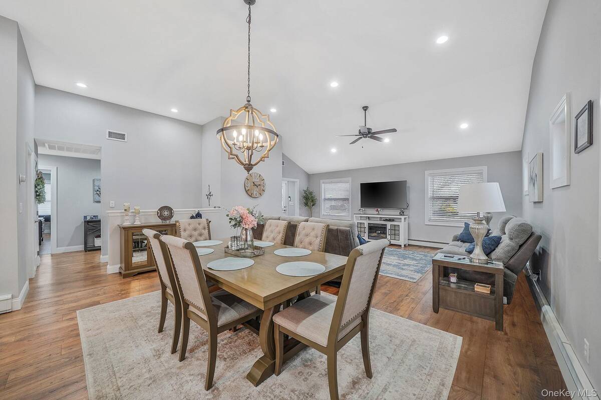 #16 photo, 19 Honeysuckle Lane, Саффолк ‖ Kings Park , NY 11754