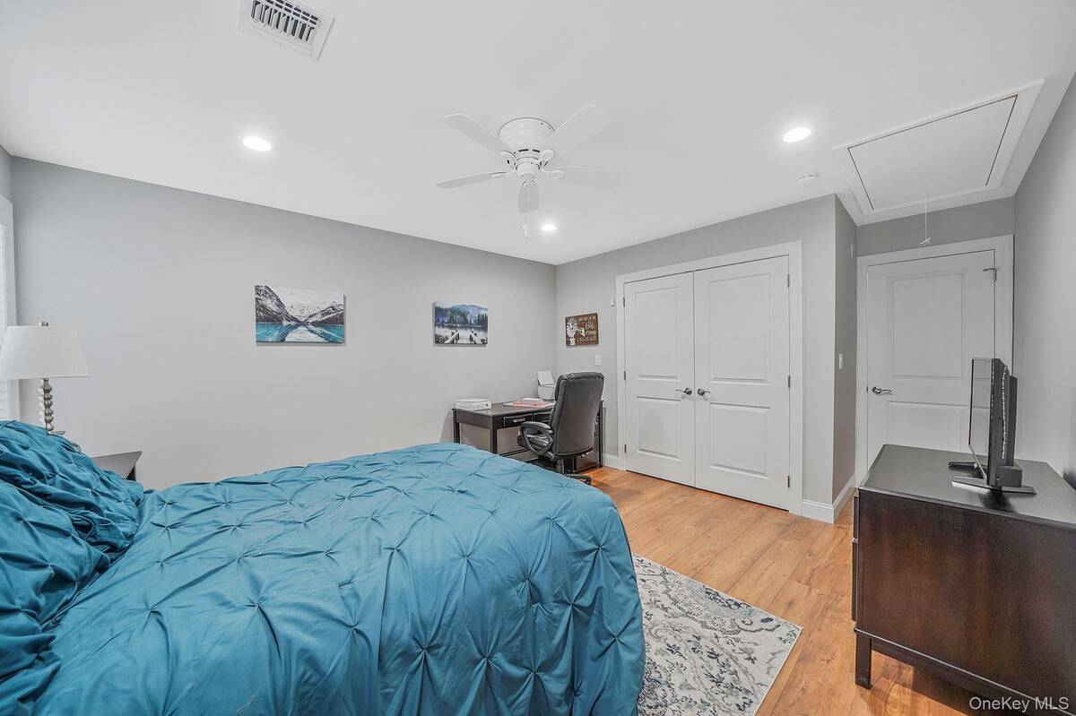 #25 photo, 19 Honeysuckle Lane, Саффолк ‖ Kings Park , NY 11754