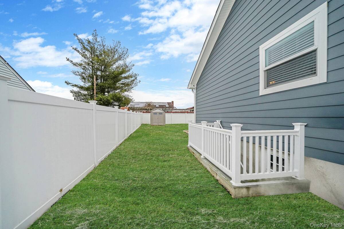 #4 photo, 19 Honeysuckle Lane, Саффолк ‖ Kings Park , NY 11754