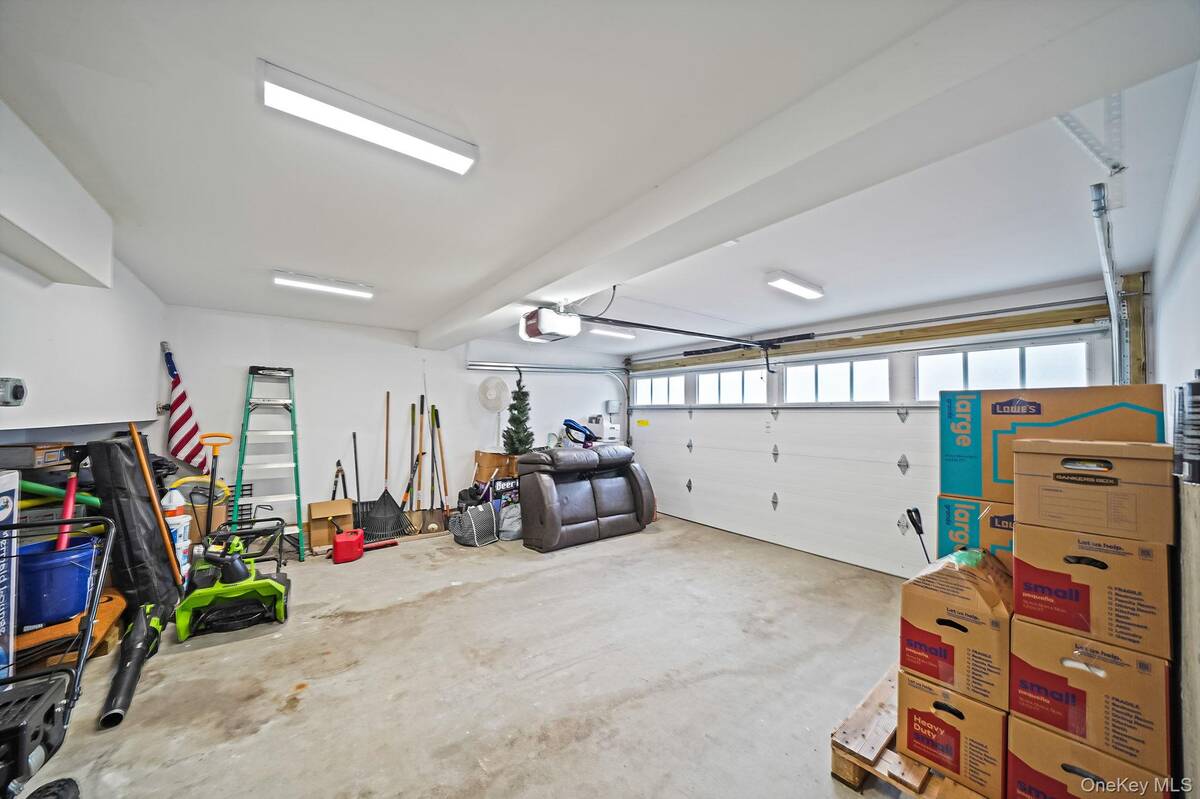 #40 photo, 19 Honeysuckle Lane, Саффолк ‖ Kings Park , NY 11754