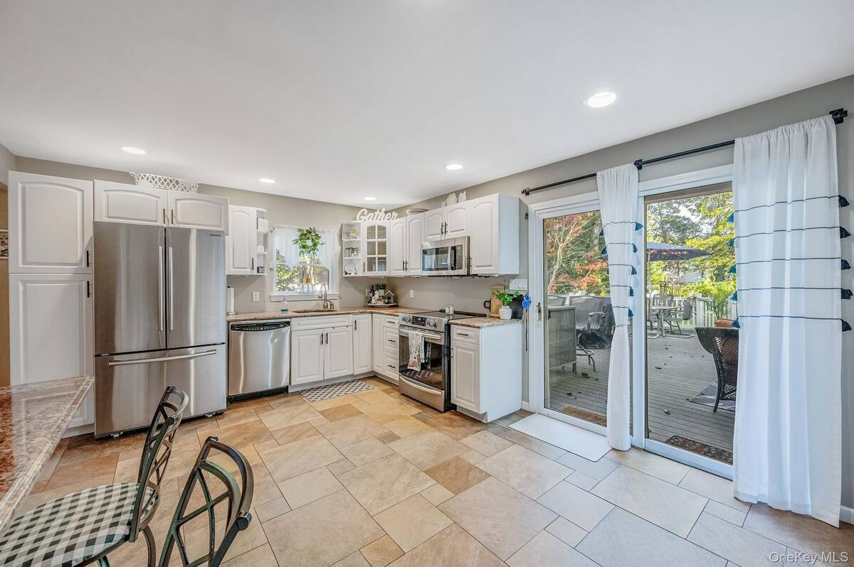 #6 photo, 106 Springdale Drive, Ronkonkoma , NY 11779