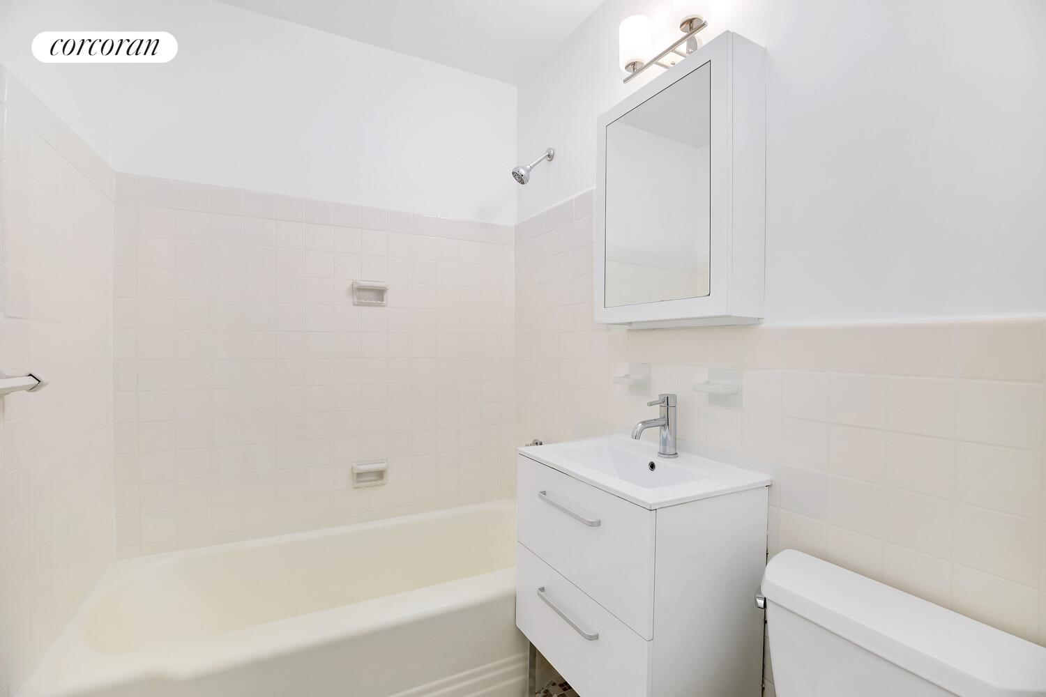 #9 photo, 315 E 72ND Street, 맨해튼 Lenox Hill , NY 10021