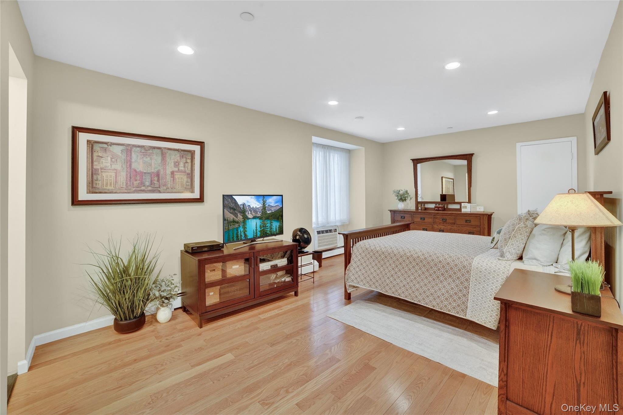 #19 photo, 55 N Broadway, White Plains , NY 10601