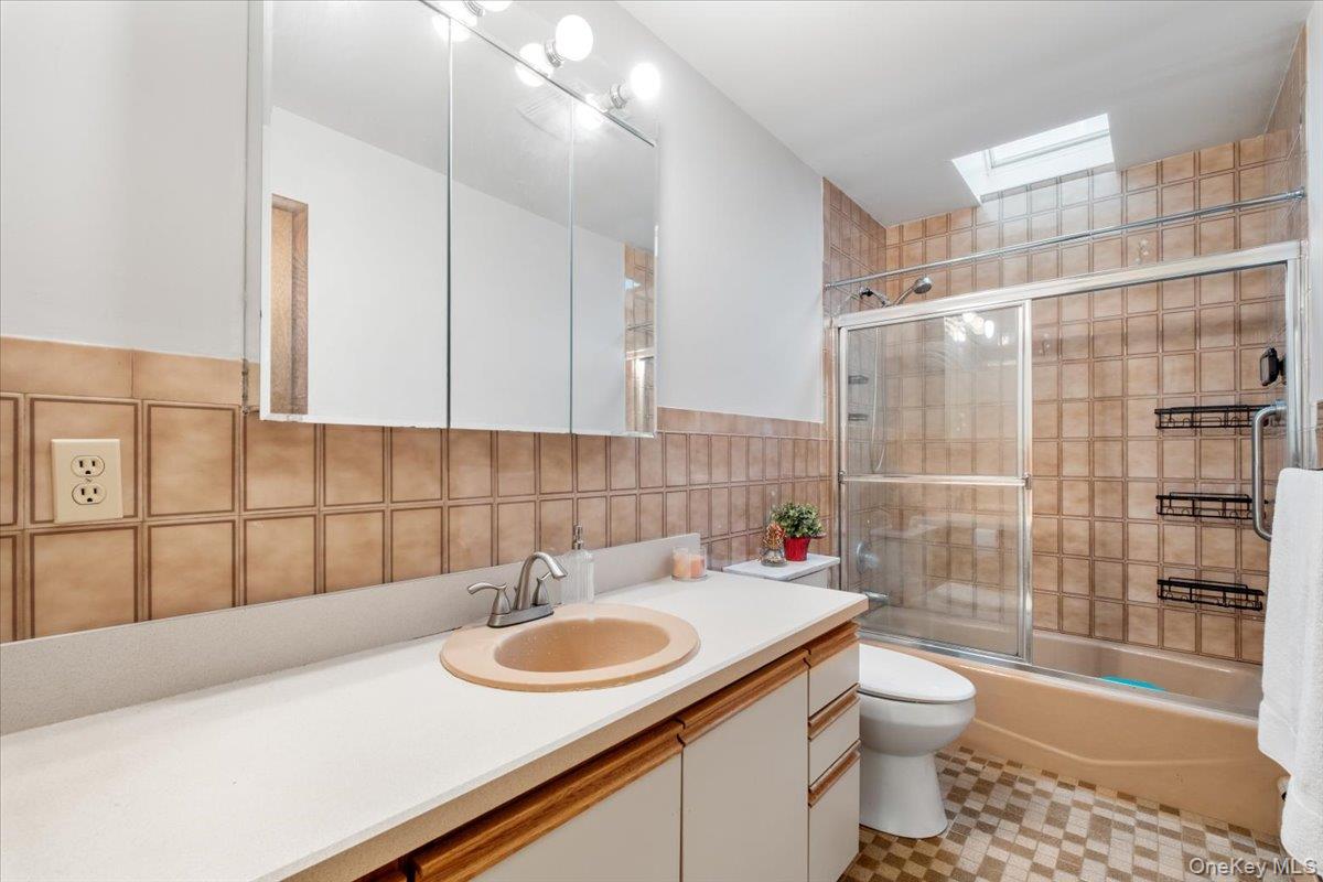 #18 photo, 712 Linda Avenue, Thornwood , NY 10594