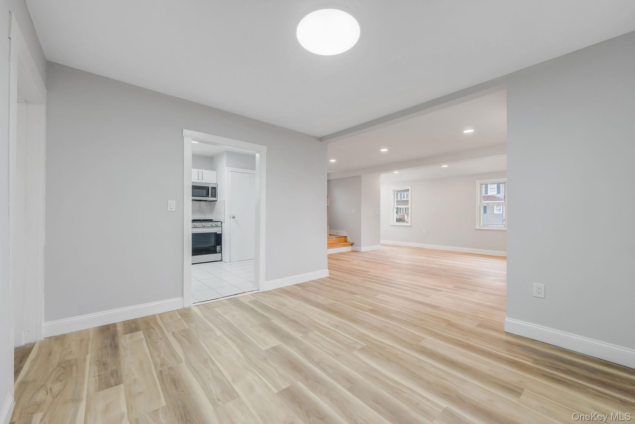 #6 photo, 33 Willow Avenue, ناسو Freeport , NY 11520