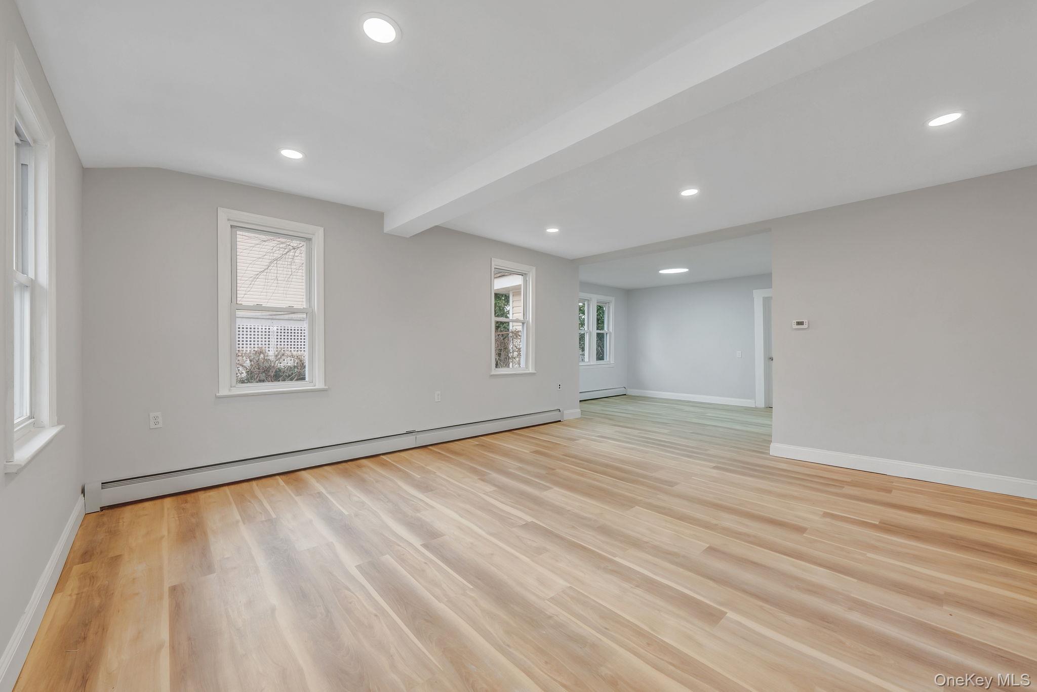 #9 photo, 33 Willow Avenue, ناسو Freeport , NY 11520