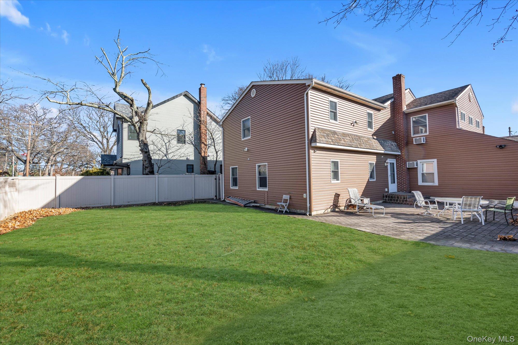 #1 photo, 303 Oak Street, South Hempstead , NY 11550