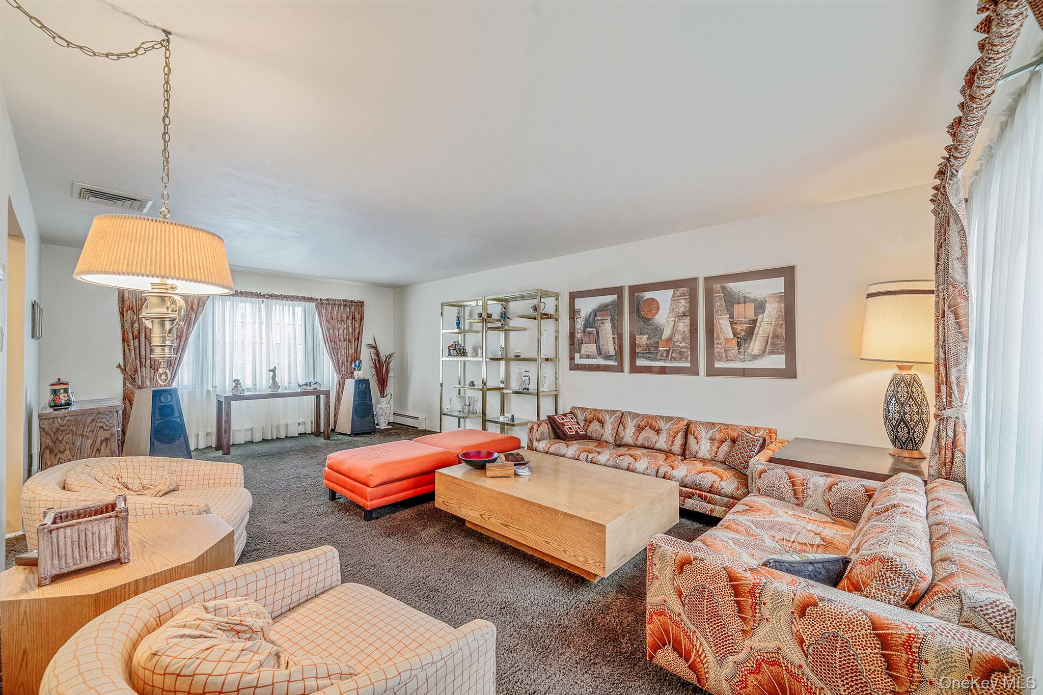 #7 photo, 10 Penelope Drive, מחוז סאפוק East Setauket , NY 11733