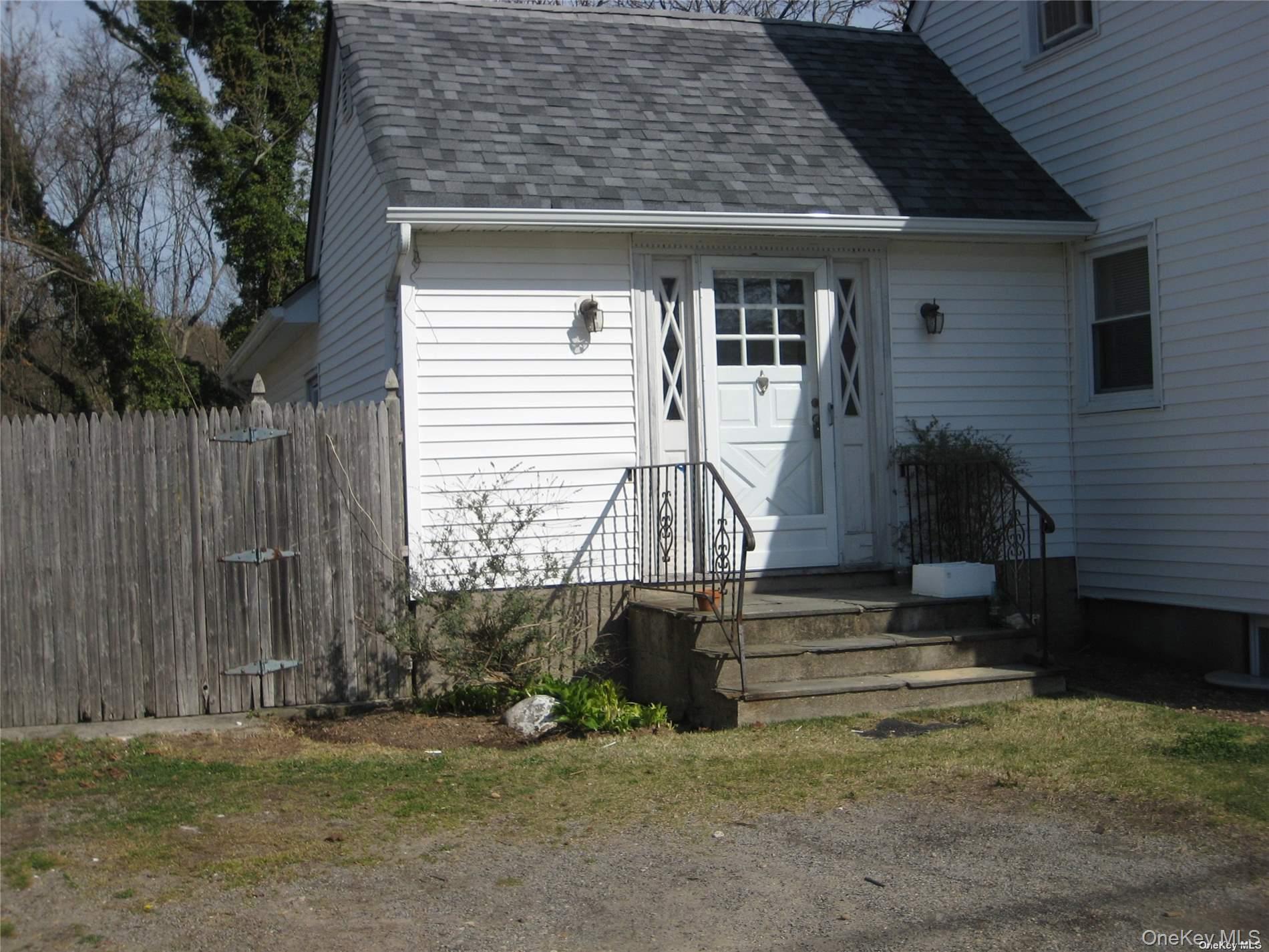 #1 photo, 117 Blydenburg Avenue, سوفولك Smithtown , NY 11787