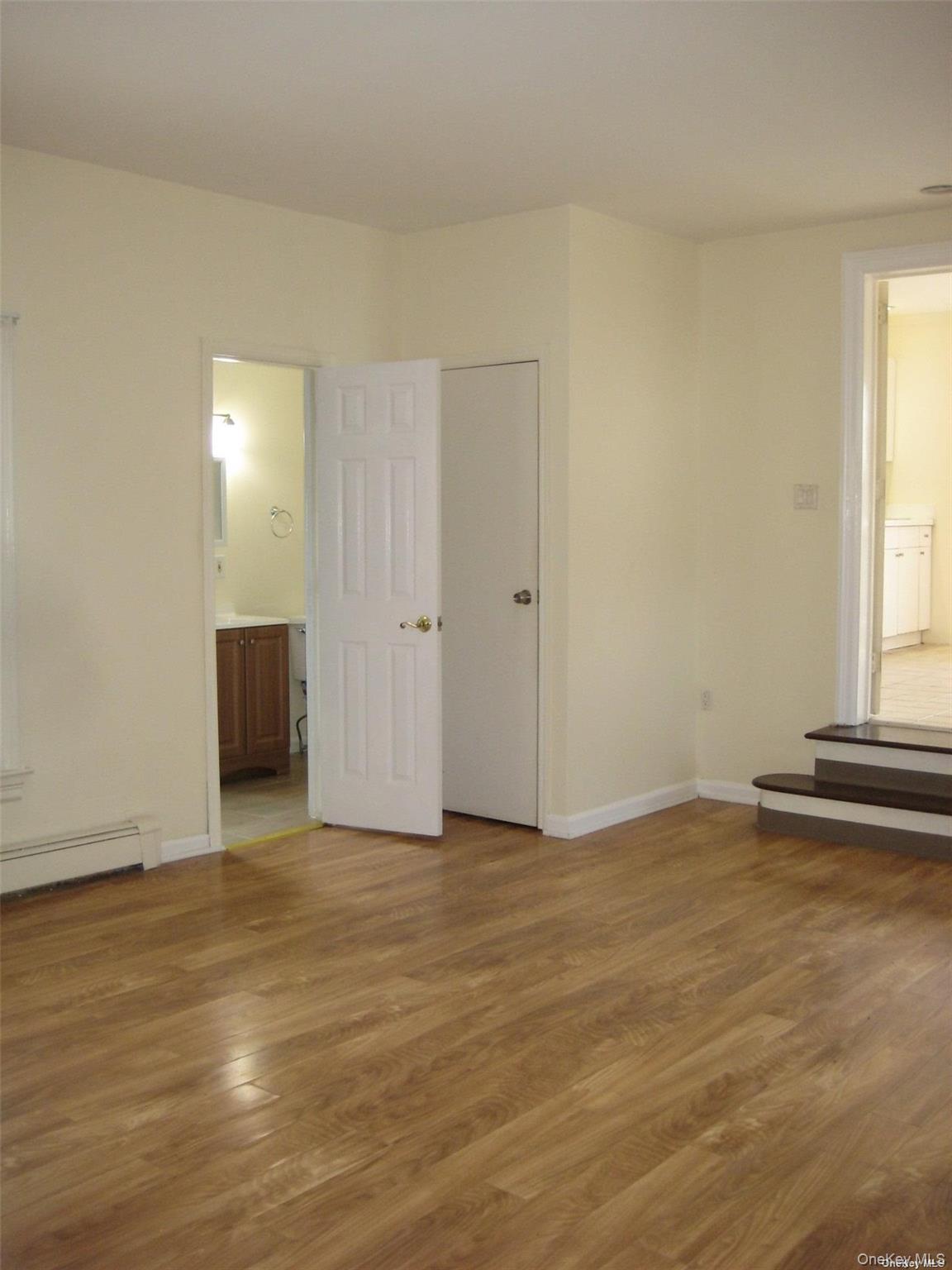 #7 photo, 117 Blydenburg Avenue, سوفولك Smithtown , NY 11787