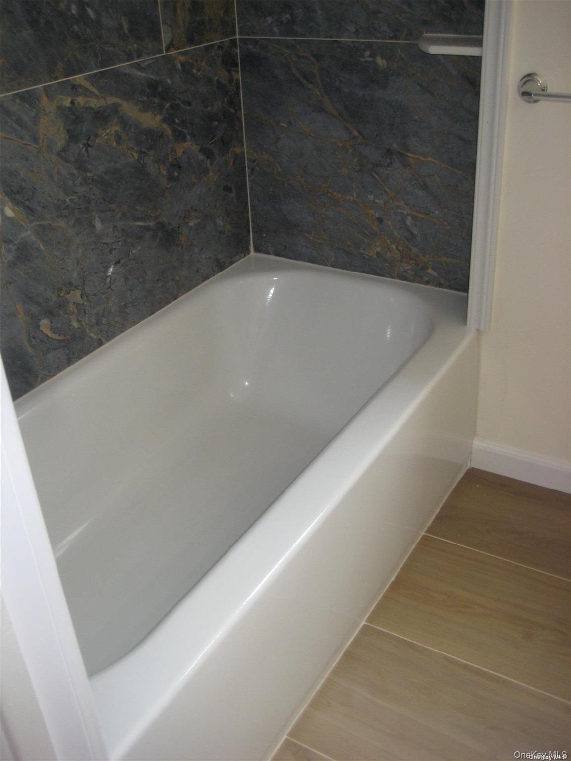 #9 photo, 117 Blydenburg Avenue, سوفولك Smithtown , NY 11787