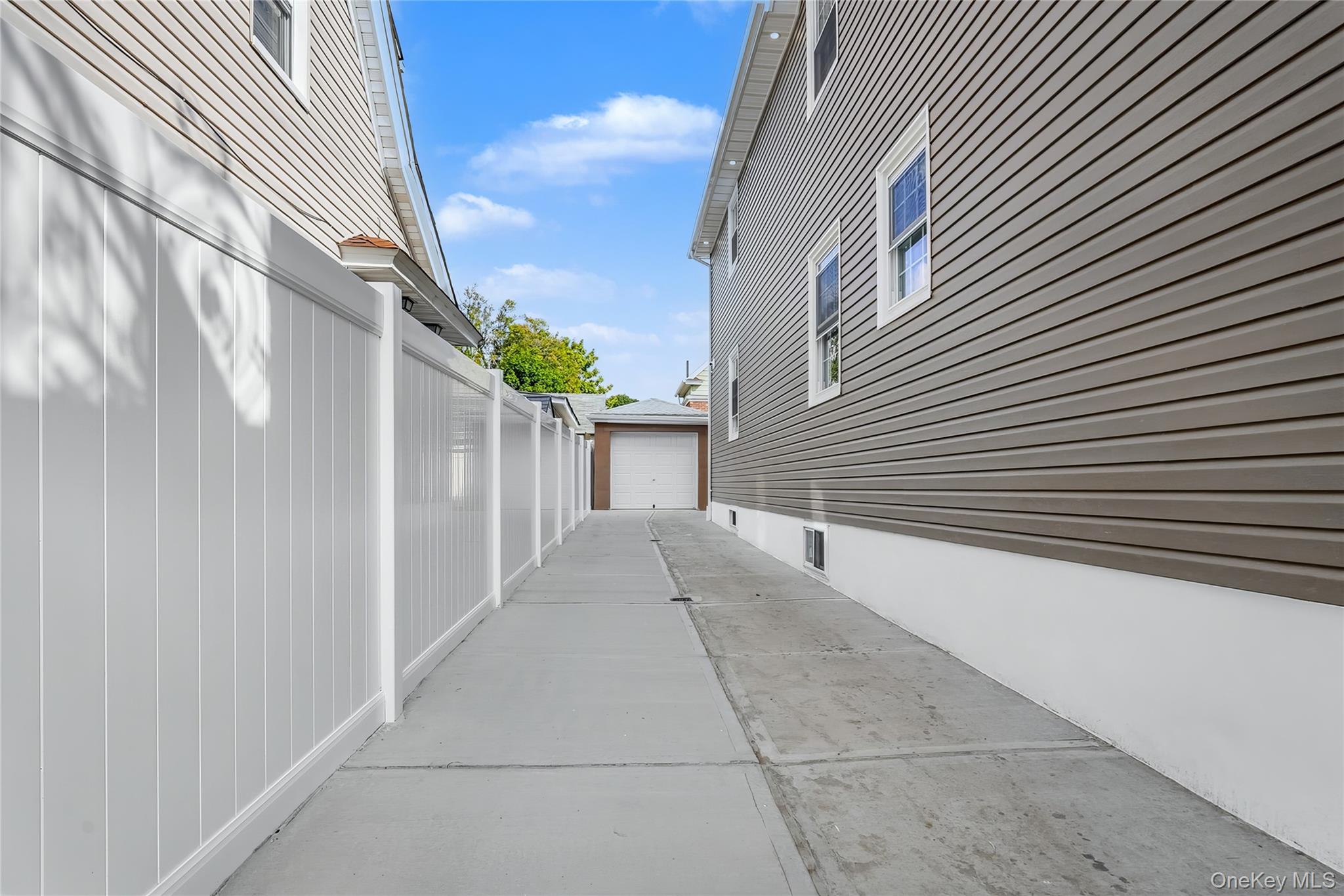 #19 photo, 116-39 Newburg St, Saint Albans , NY 11412