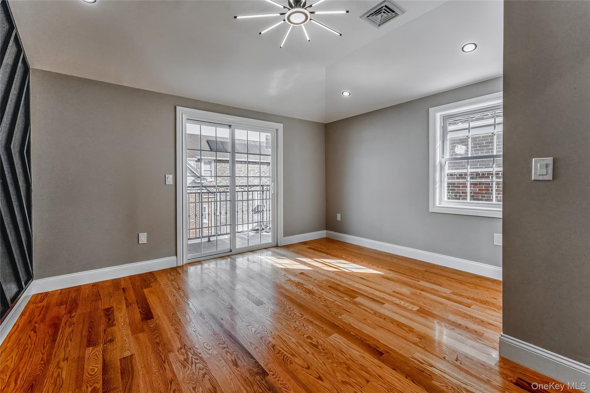 #4 photo, 116-39 Newburg St, Saint Albans , NY 11412