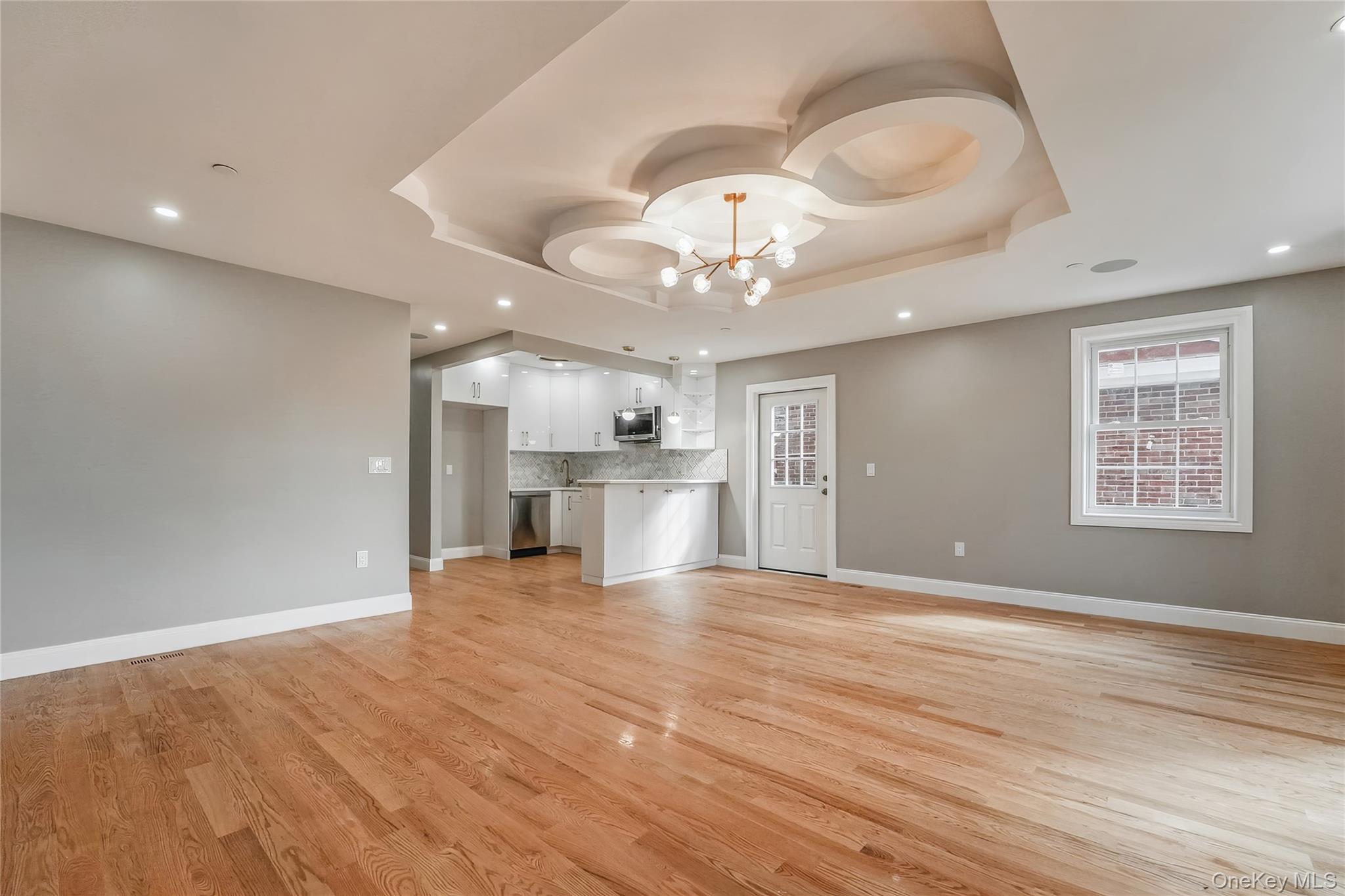 #9 photo, 116-39 Newburg St, Saint Albans , NY 11412