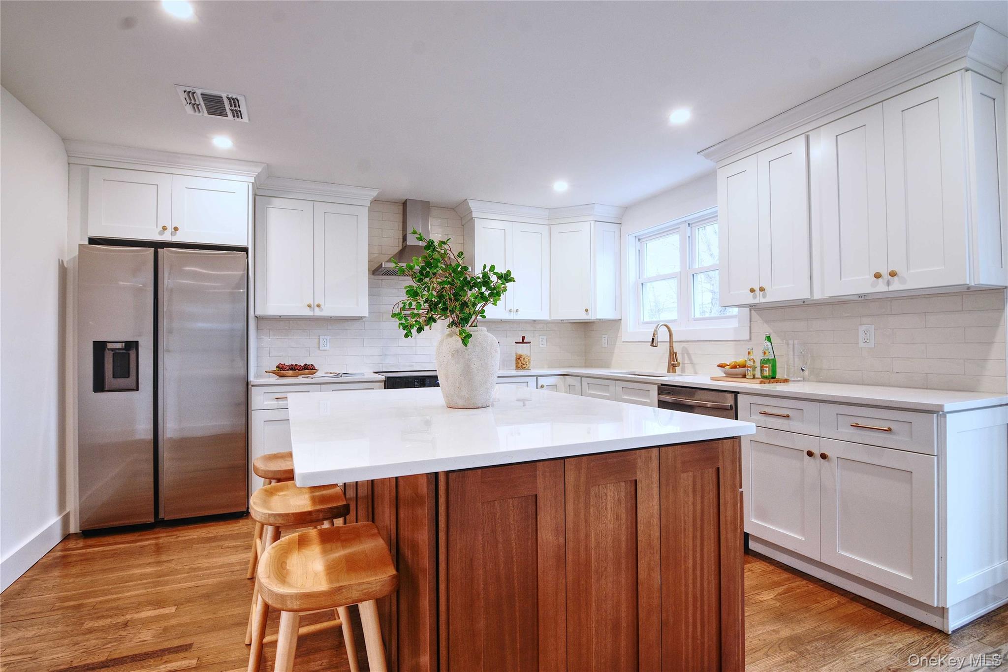 #3 photo, 26 Clinton Street, Саффолк ‖ Center Moriches , NY 11934