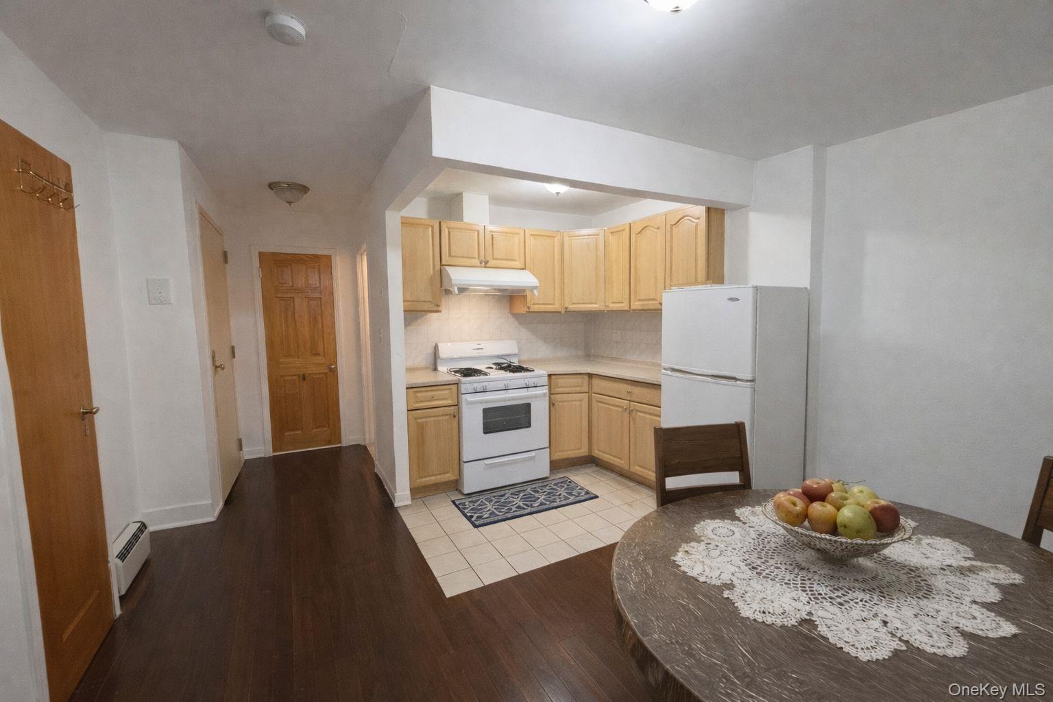 #4 photo, 138-10 35th Avenue, Flushing , NY 11354