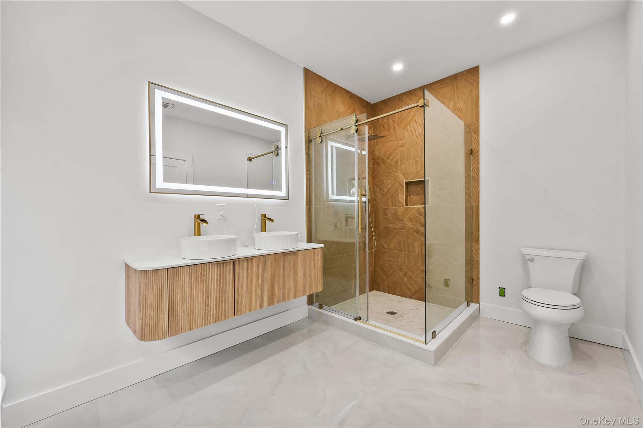 #17 photo, 48 Martin Lane, Westbury , NY 11590