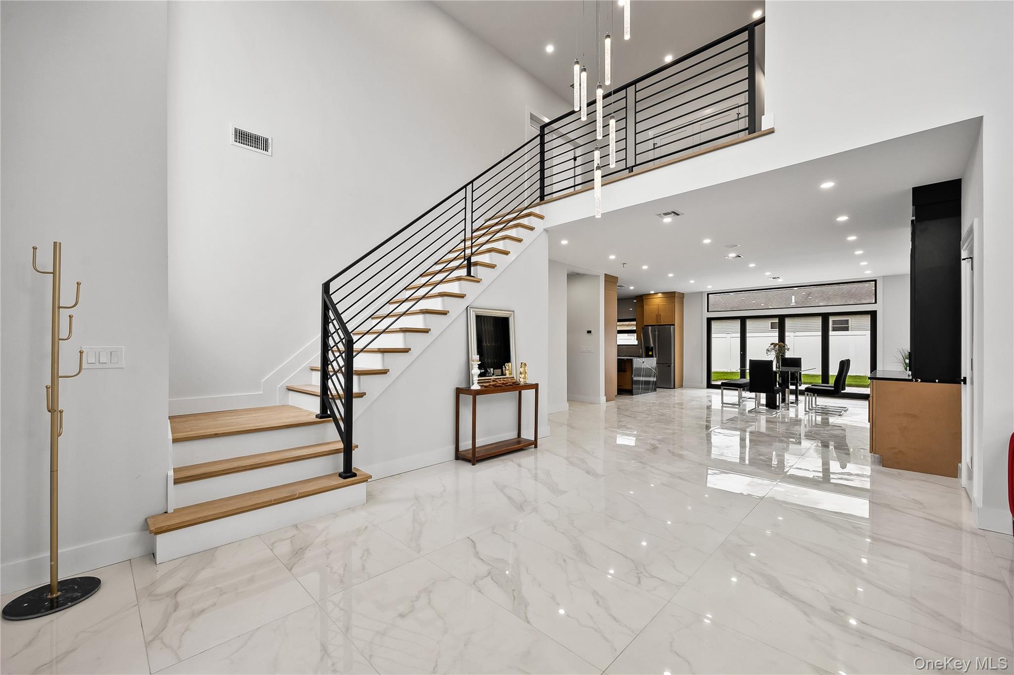 #6 photo, 48 Martin Lane, Westbury , NY 11590