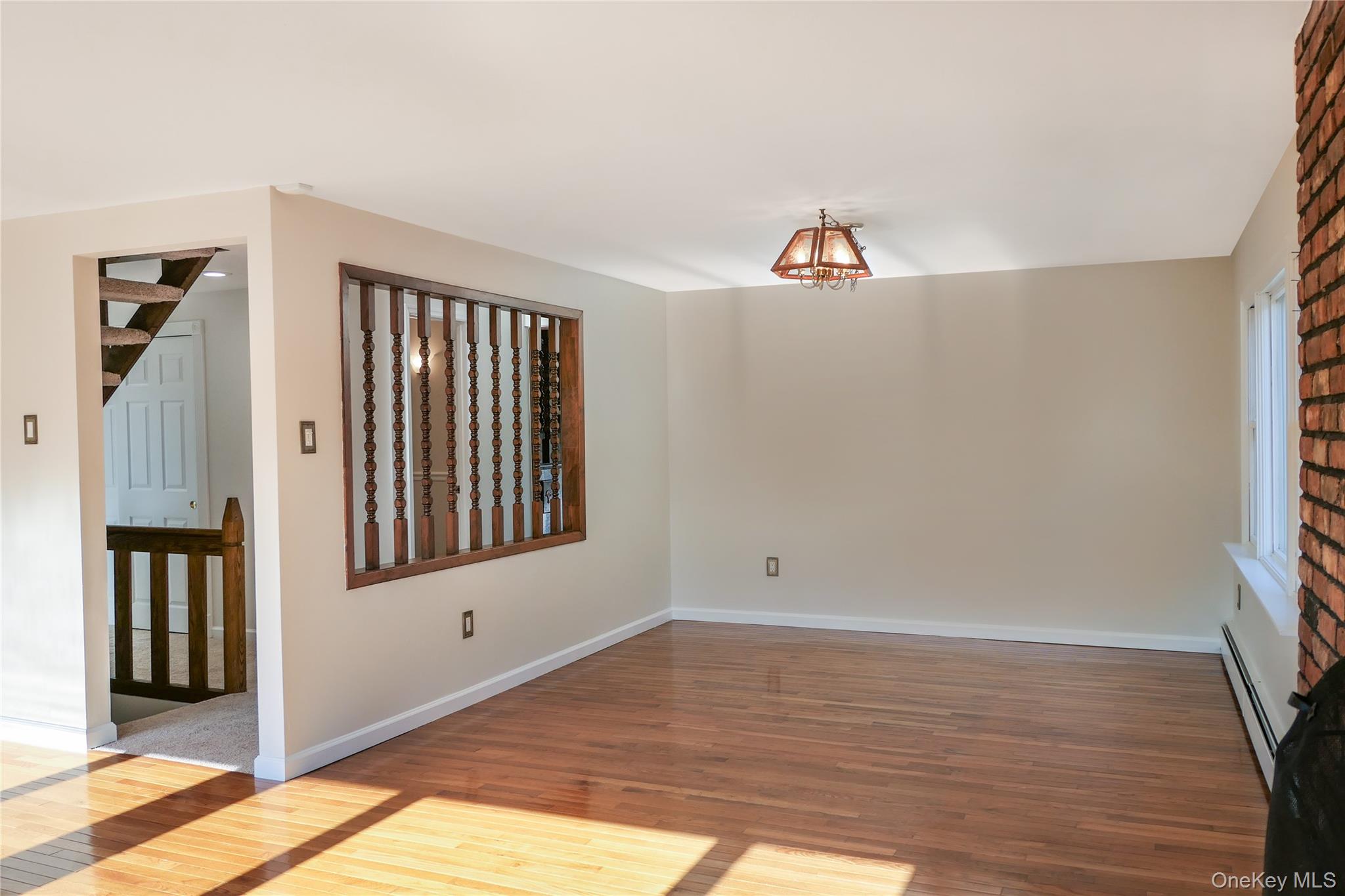 #5 photo, 10 Marie Crescent, सफ़ोक काउंटी East Patchogue , NY 11772