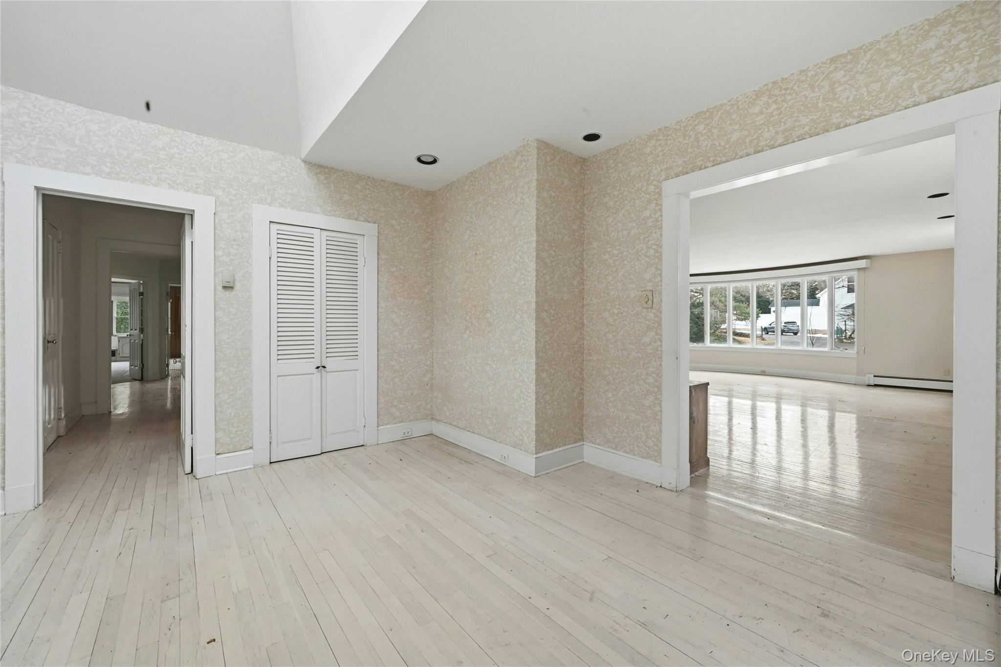 #19 photo, 54 Cove Road, Huntington , NY 11743