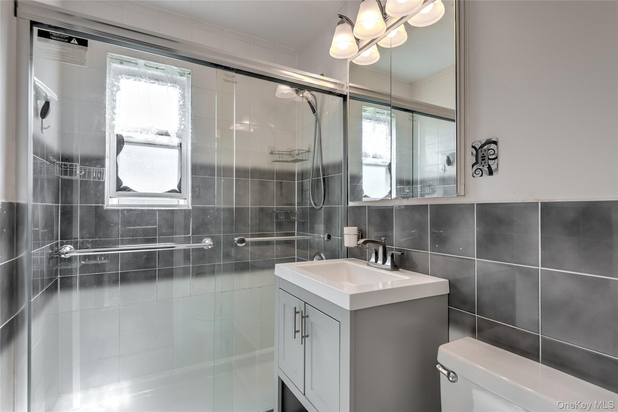 #11 photo, 71-36 Little Neck Pkwy, Куинс ‖ Bellerose , NY 11426