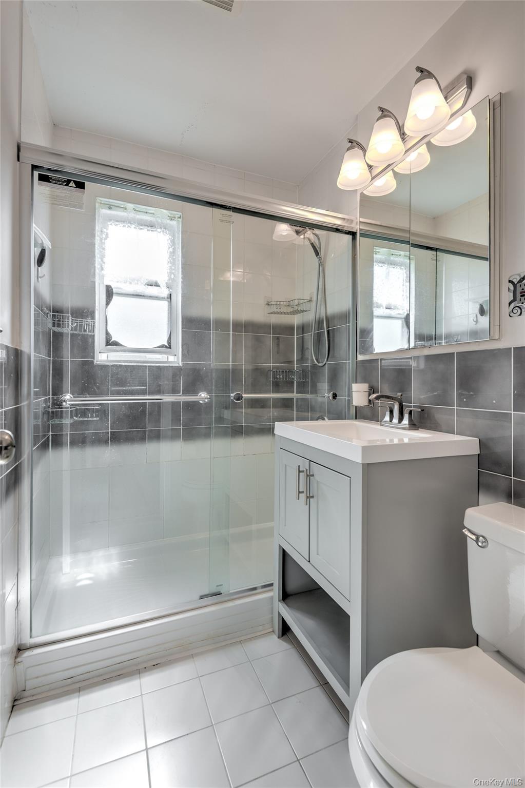 #12 photo, 71-36 Little Neck Pkwy, Куинс ‖ Bellerose , NY 11426