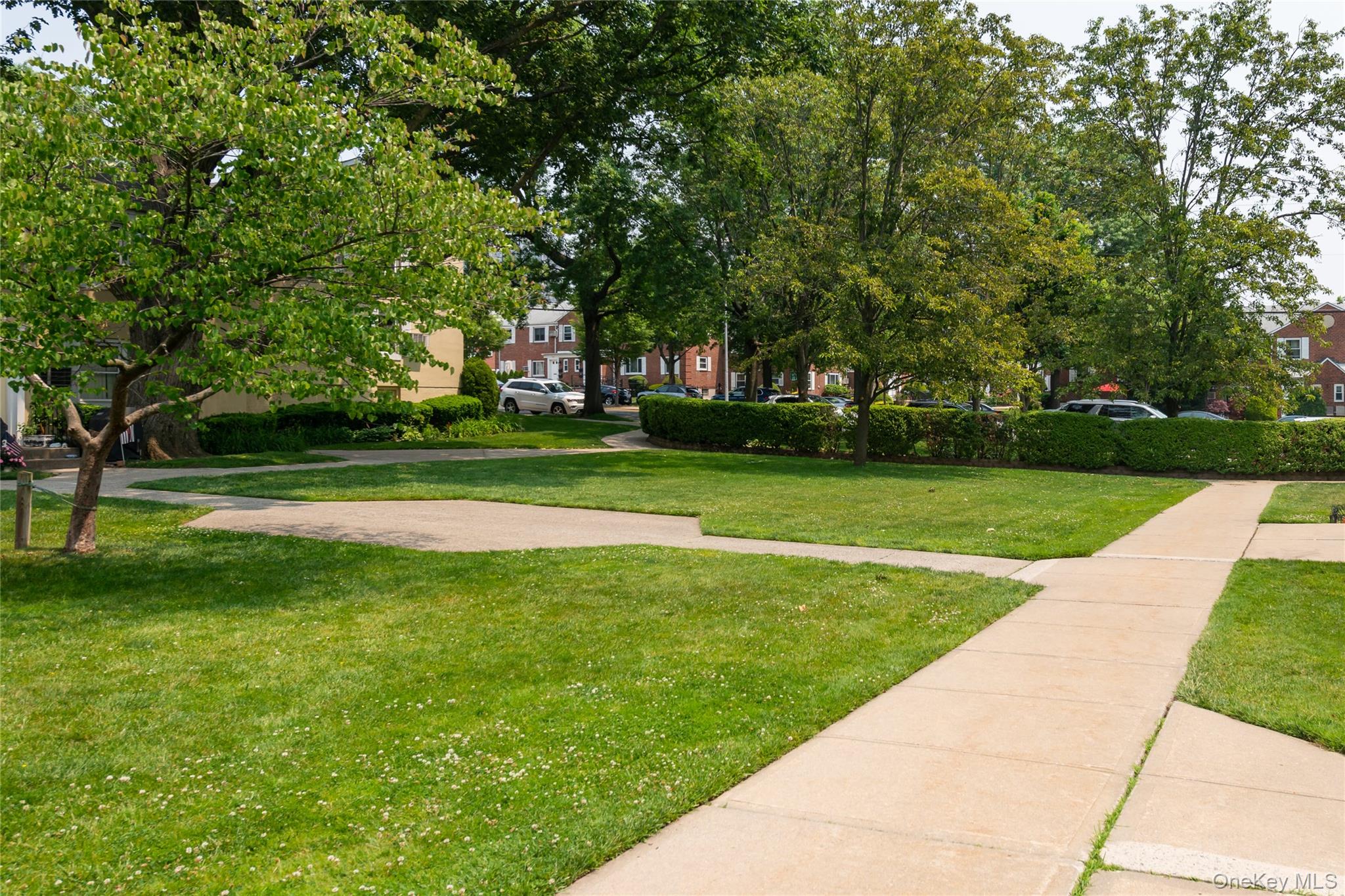 #14 photo, 71-36 Little Neck Pkwy, Куинс ‖ Bellerose , NY 11426