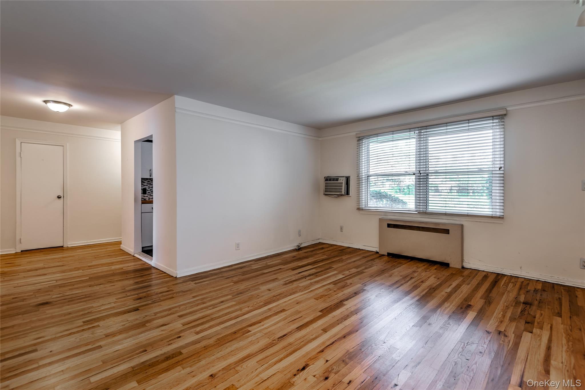 #3 photo, 71-36 Little Neck Pkwy, Куинс ‖ Bellerose , NY 11426