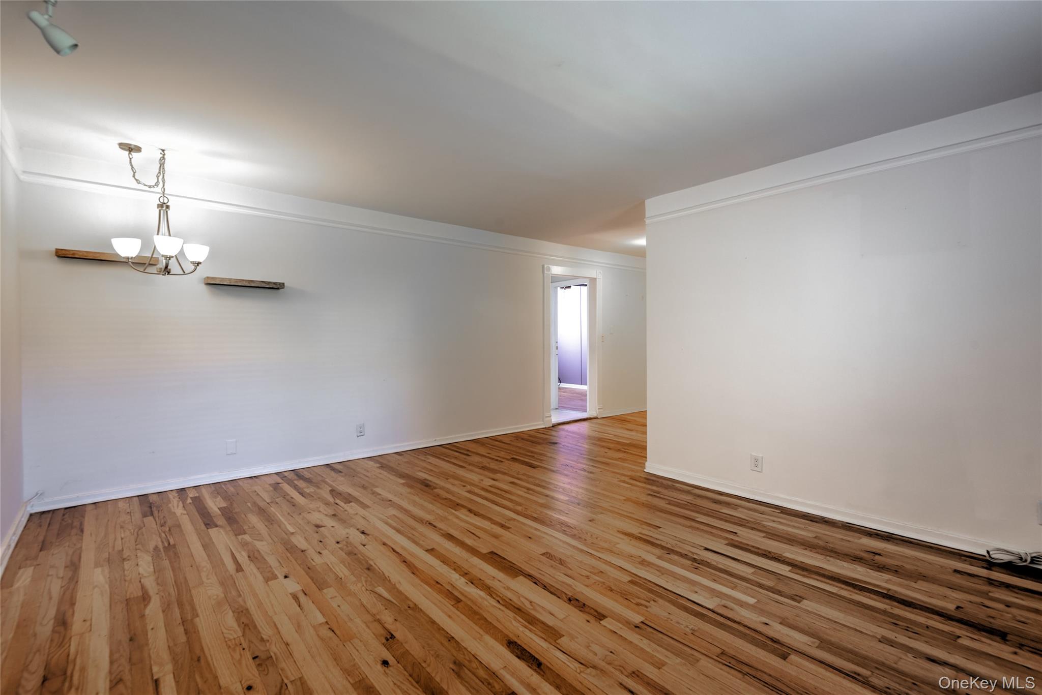 #4 photo, 71-36 Little Neck Pkwy, Куинс ‖ Bellerose , NY 11426