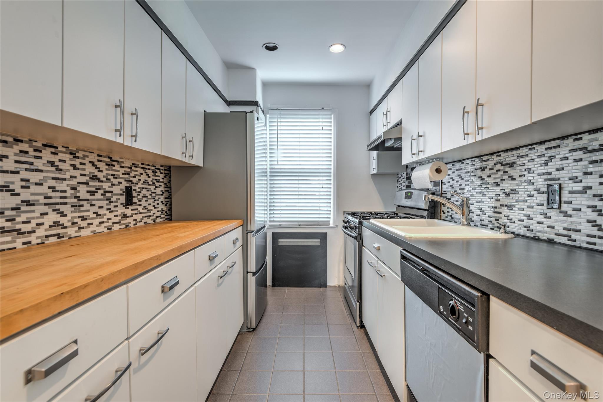 #5 photo, 71-36 Little Neck Pkwy, Куинс ‖ Bellerose , NY 11426