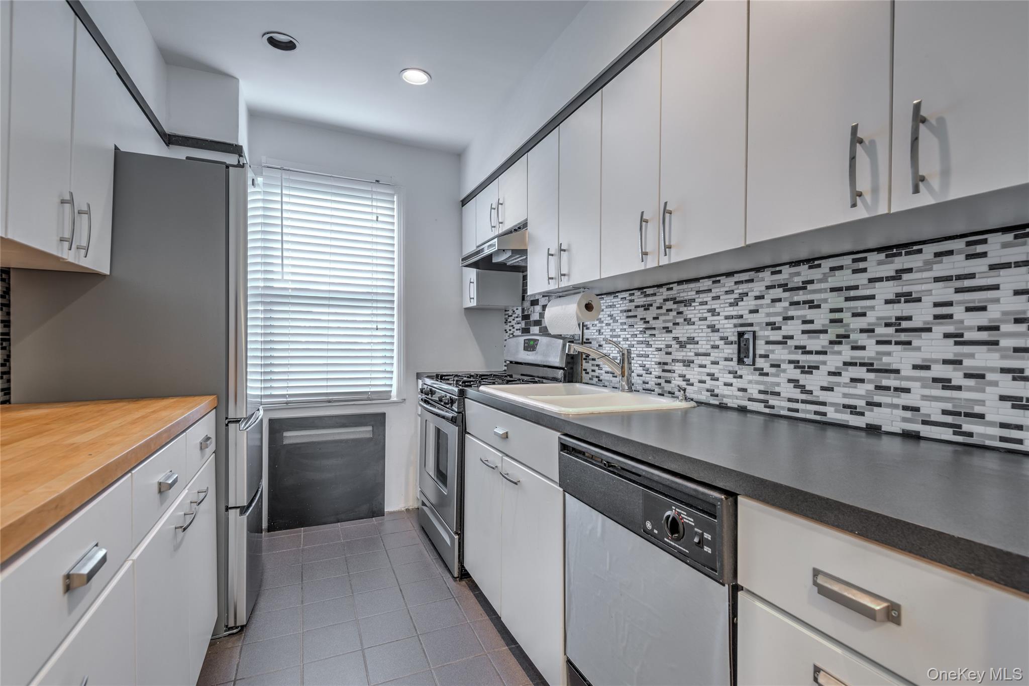 #6 photo, 71-36 Little Neck Pkwy, Куинс ‖ Bellerose , NY 11426