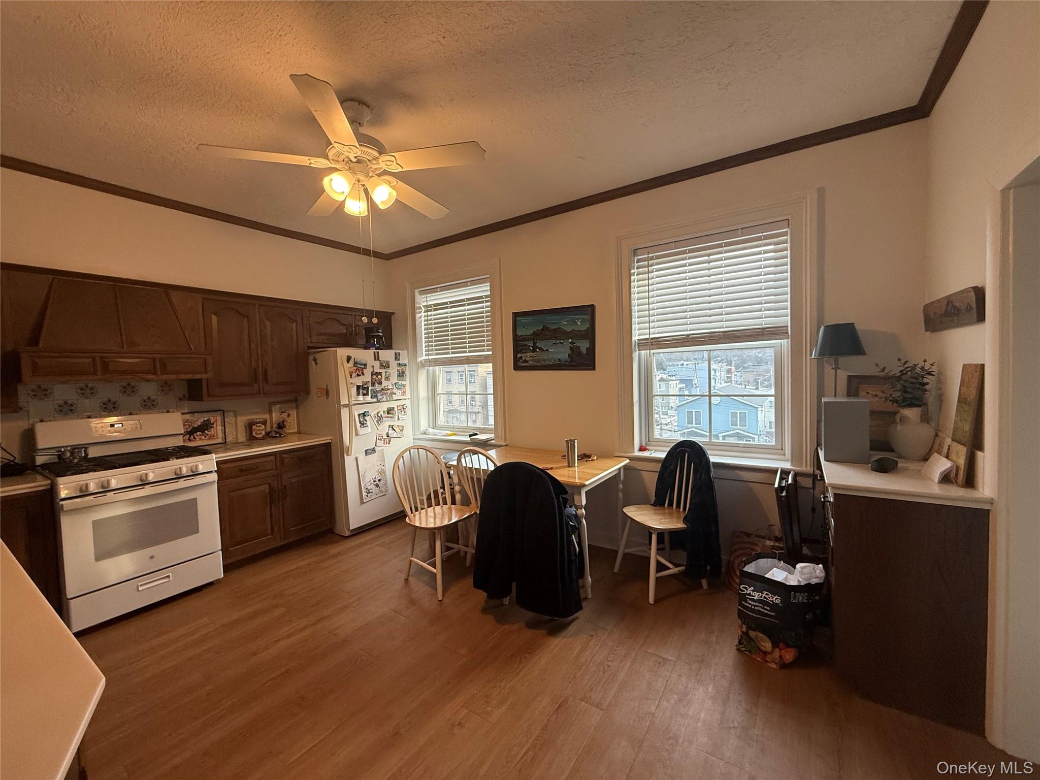 #13 photo, 5 Wood Court, Tarrytown , NY 10591