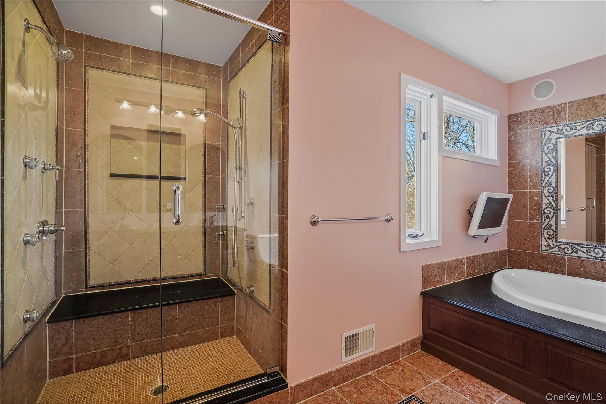 #19 photo, 208 Boulder Ridge Road, Scarsdale , NY 10583