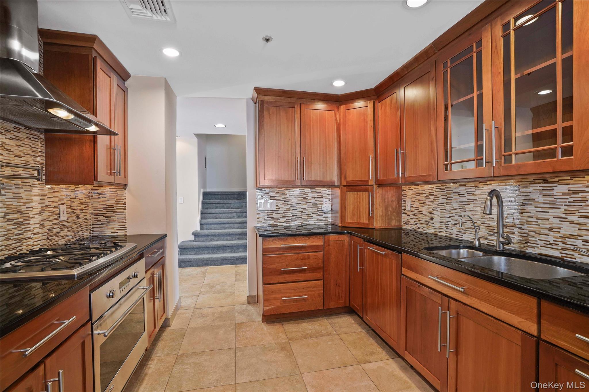 #3 photo, 208 Boulder Ridge Road, Scarsdale , NY 10583