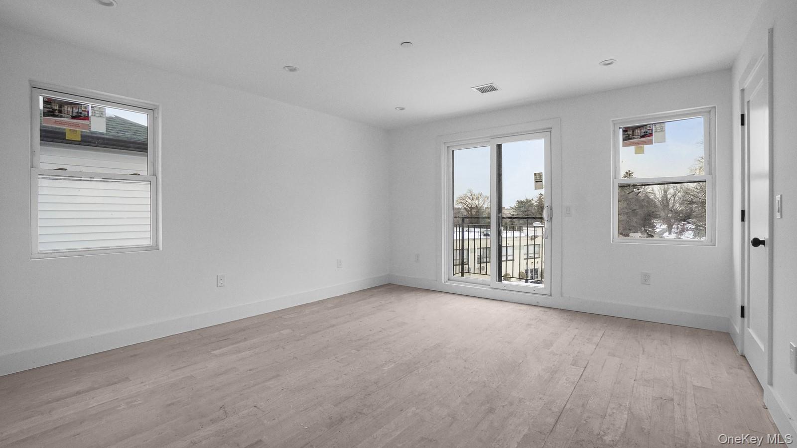 #19 photo, 338 E 234th Street, Bronx , NY 10470