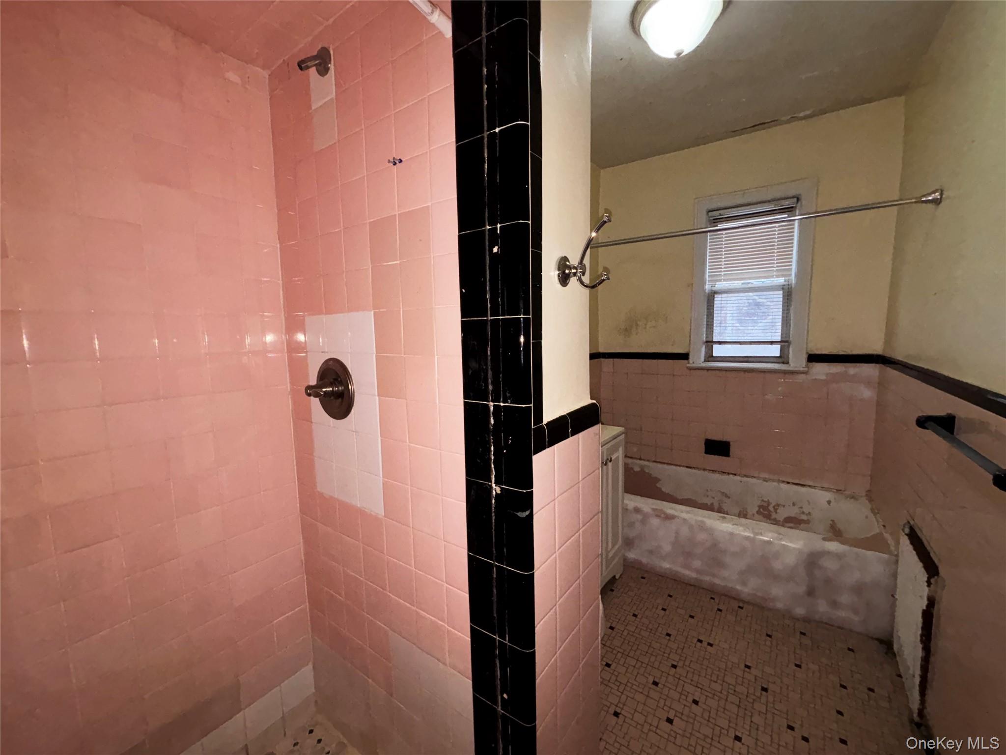 #8 photo, 118 Van Cortlandt Avenue, Bronx , NY 10463