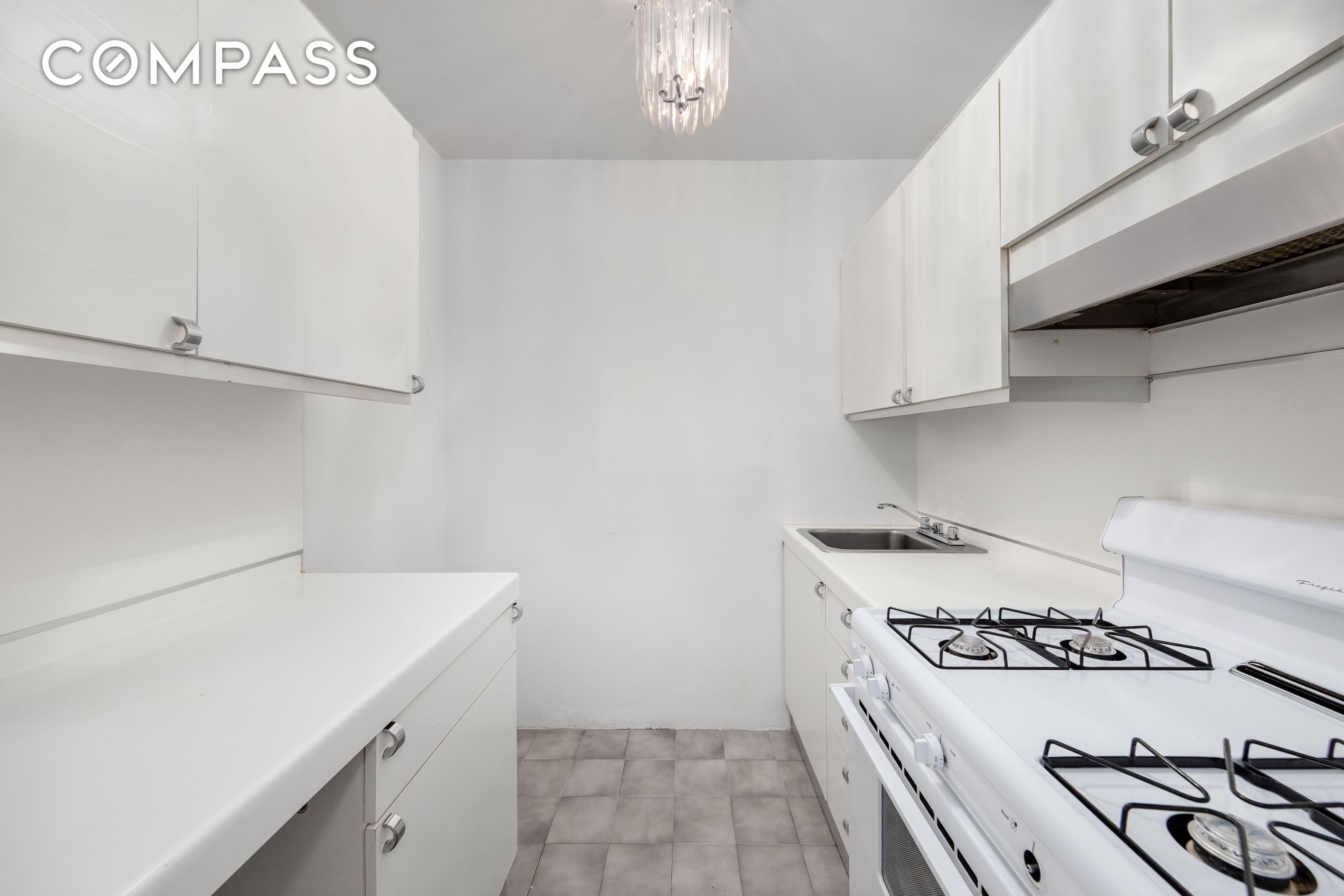 #4 photo, 77 W 55th Street, Midtown , NY 10019