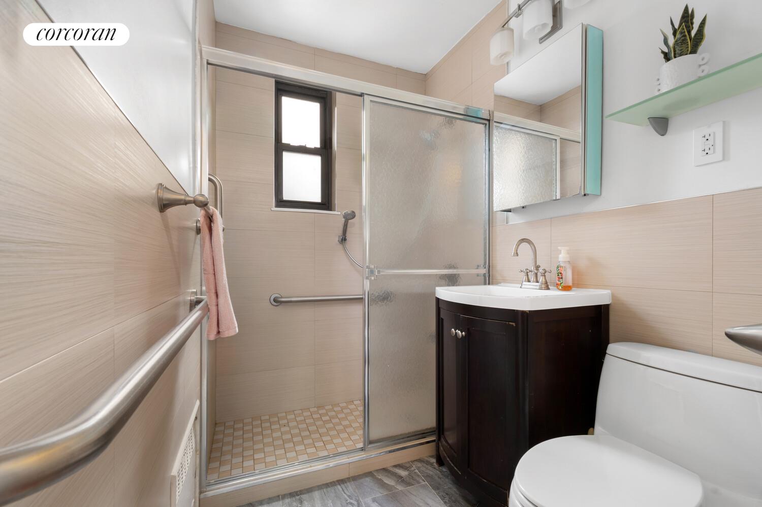 #7 photo, 36-07 171ST Street, फ्लशिंग Flushing , NY 11358