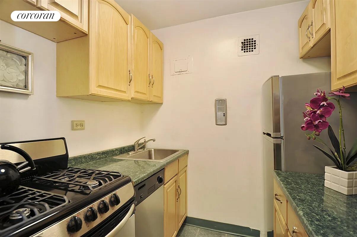 #11 photo, New York City, Sutton Place , NY 10022