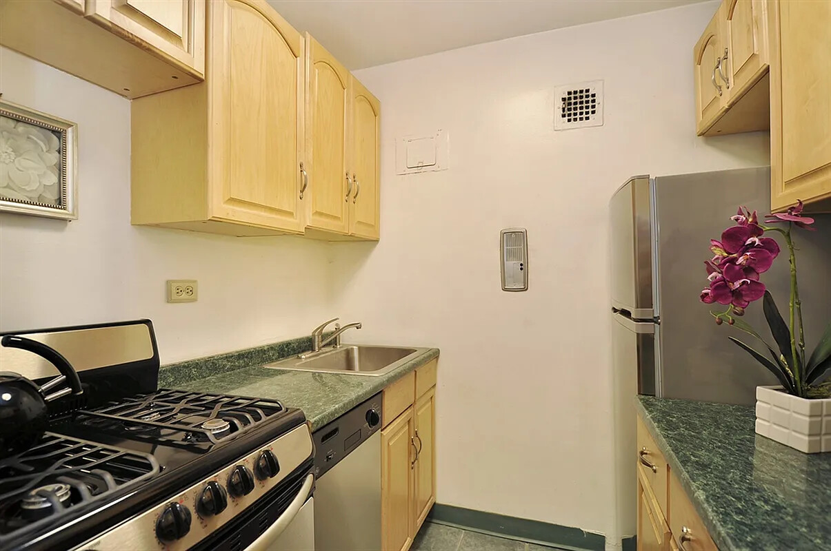 #9 photo, New York City, Sutton Place , NY 10022