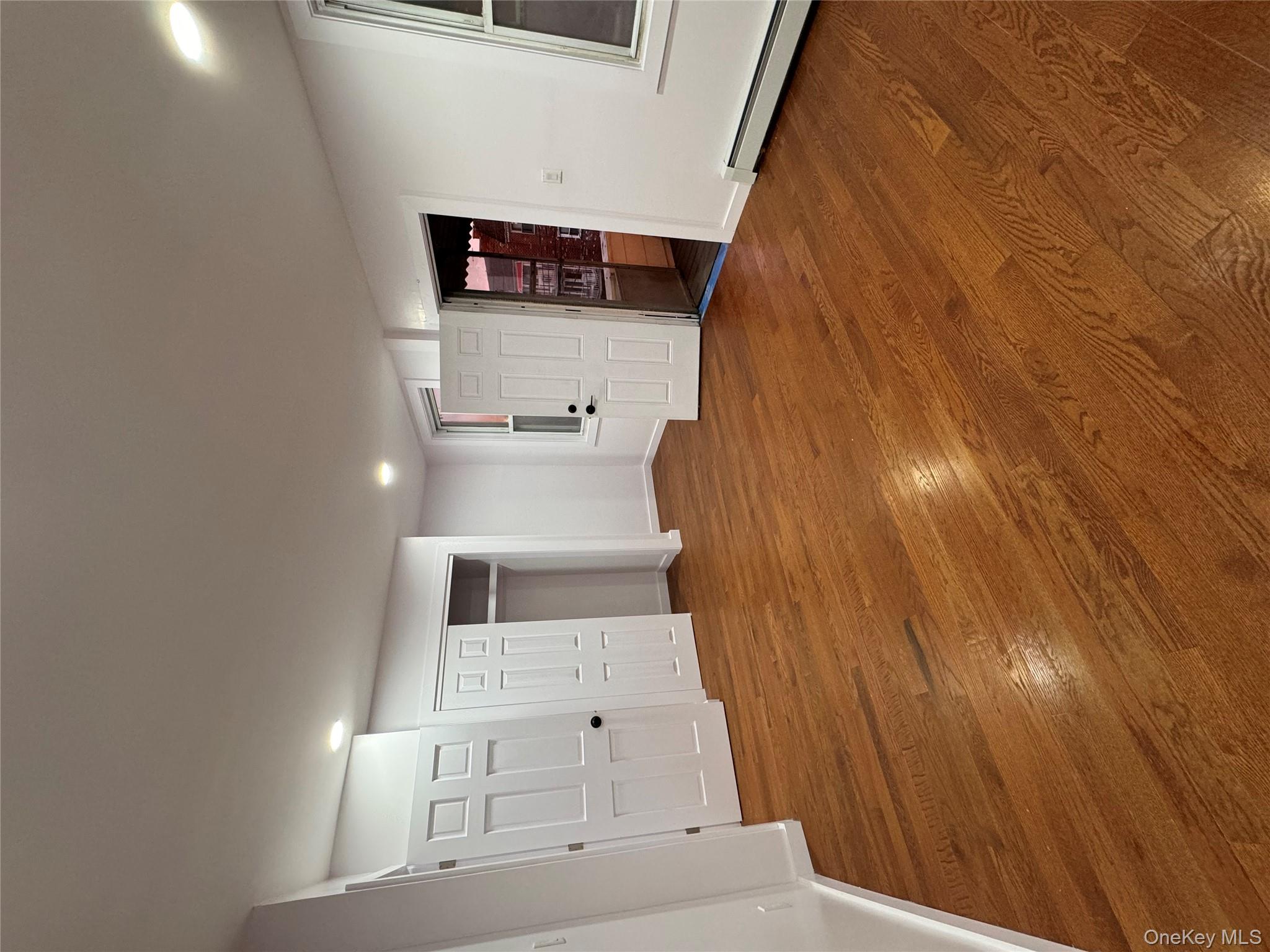 #1 photo, 94-61 Alstyne Avenue, Куинс ‖ Elmhurst , NY 11373