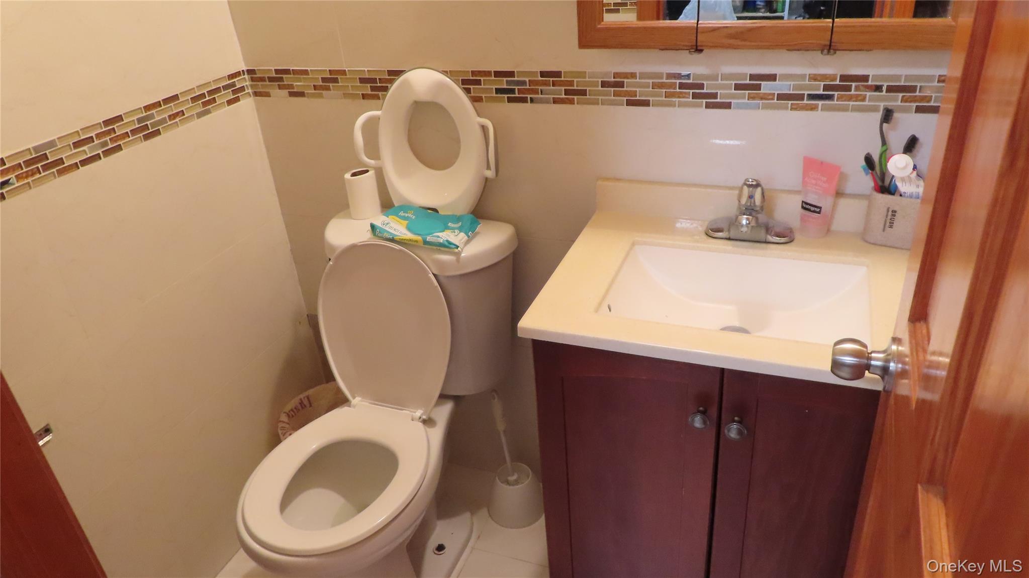 #4 photo, 108-23 44th Avenue, Corona , NY 11368