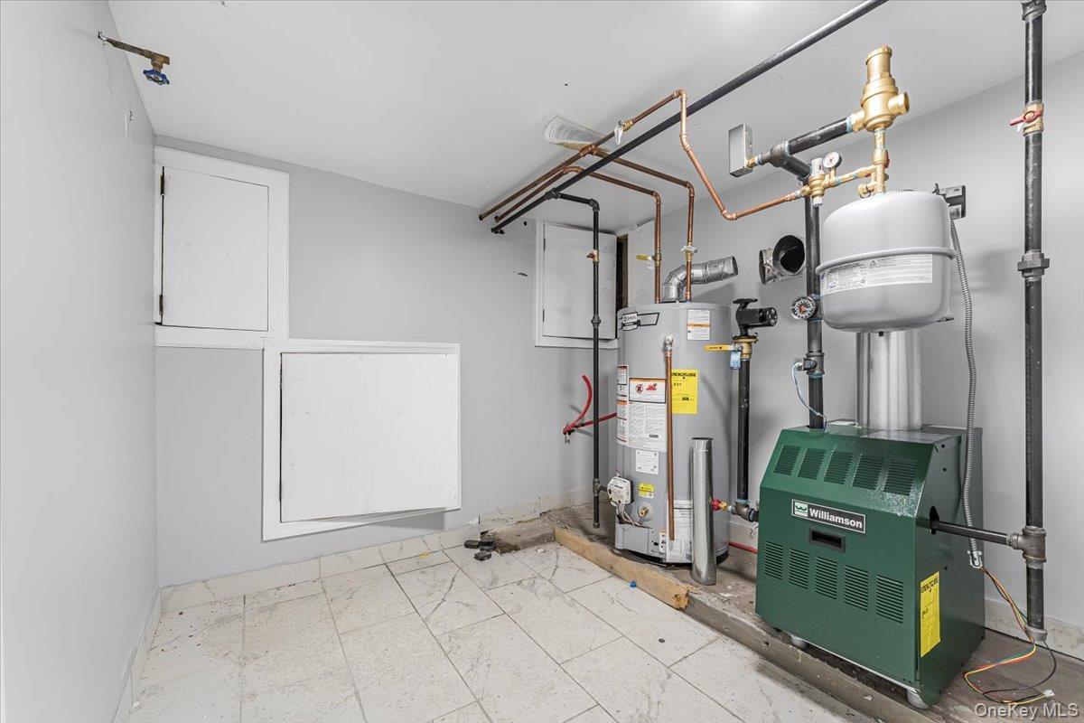 #16 photo, 2073 Bathgate Avenue, Bronx , NY 10457