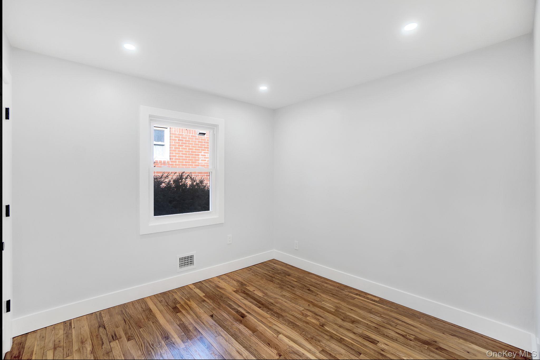 #18 photo, 7330 244th Street, Flushing , NY 11362